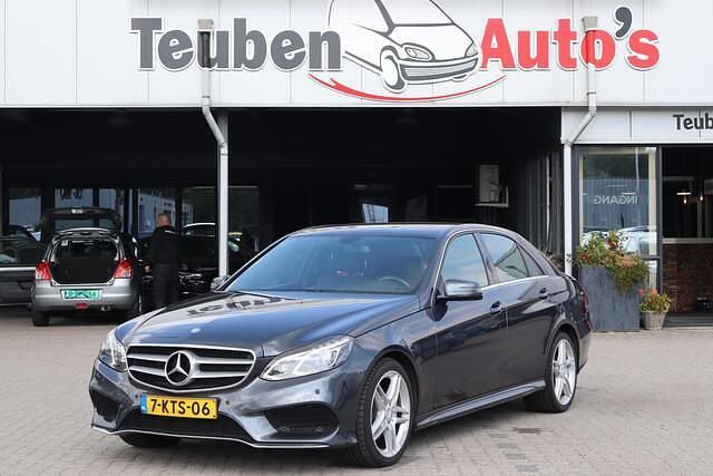 Grijs Gebruikt 2013 Mercedes E300 Sedan | € 15.595 (Eerlijke prijs) - Afbeelding 1/4