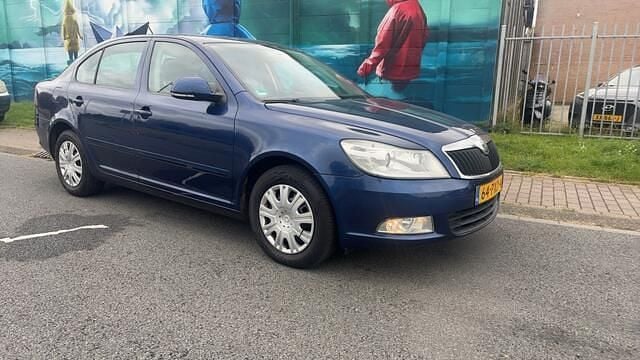 Blauw Gebruikt 2011 Skoda Octavia Ambition Hatchback | € 3.950 (Goede deal) - Afbeelding 1/4