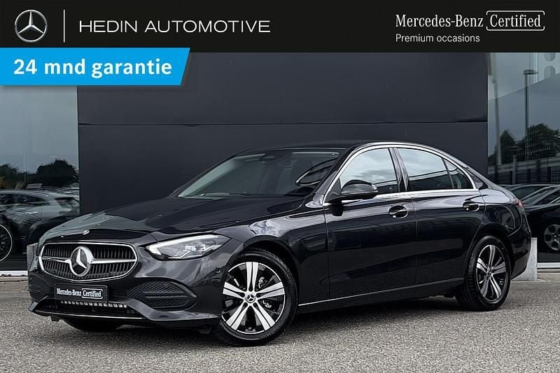 Grijs, metallic lak Nieuw 2025 Mercedes C180 Luxury Stationwagen | € 49.900 (Eerlijke prijs) - Afbeelding 1/4