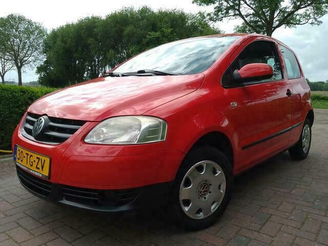 Rood Gebruikt 2006 VW Fox Trendline Hatchback | € 1.350 (Iets duurder) - Afbeelding 1/4