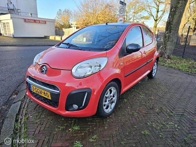 Rood Occasion 2013 Citroën C1 Attraction Hatchback | € 3.399 (Eerlijke prijs) - Afbeelding 1/4