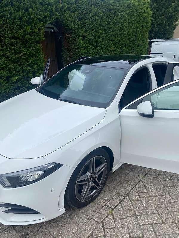 Wit Gebruikt 2019 Mercedes A160 Business Hatchback | € 20.000 - Afbeelding 1/4