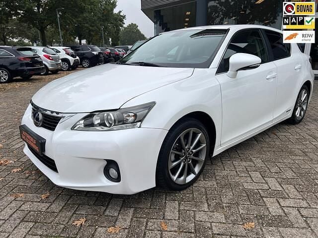 Wit Gebruikt 2013 Lexus CT200h Business Edition Hatchback | € 8.740 (Eerlijke prijs) - Afbeelding 1/4