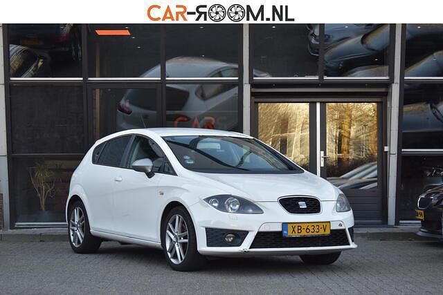 Wit Gebruikt 2011 Seat Leon FR Hatchback | € 6.450 (Eerlijke prijs) - Afbeelding 1/4
