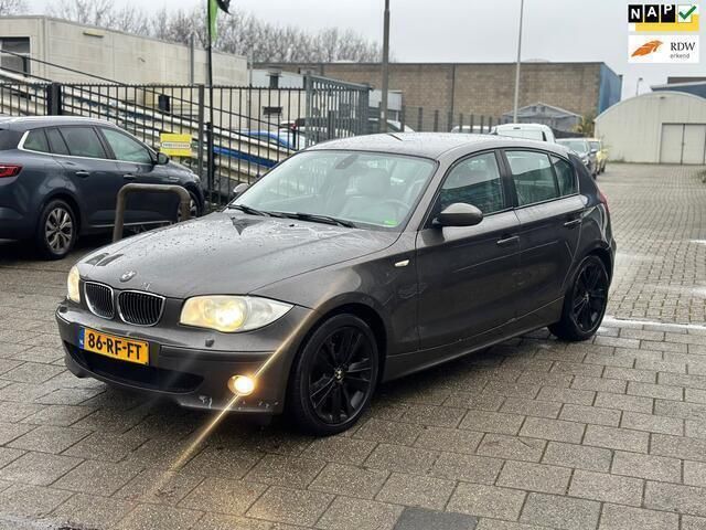 Bruin Gebruikt 2005 BMW 120 Executive Hatchback | € 2.350 (Goede deal) - Afbeelding 1/4
