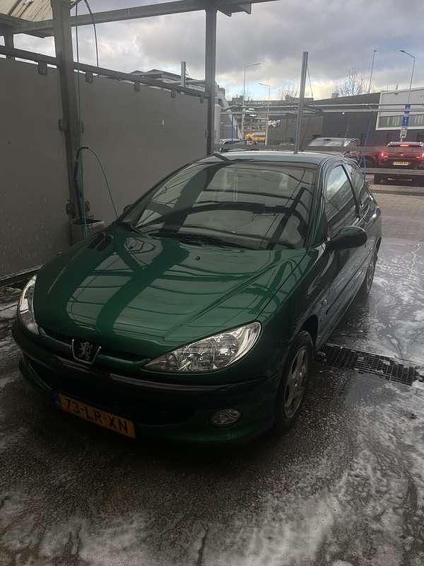 Groen Gebruikt 2003 Peugeot 206 Premium Hatchback | € 2.000 (Duur) - Afbeelding 1/4