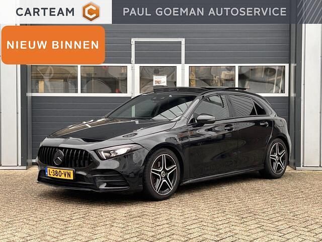 Zwart Occasion 2020 Mercedes A180 AMG line Hatchback | € 22.995 (Eerlijke prijs) - Afbeelding 1/4