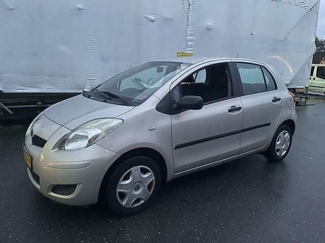 Occasion Toyota Yaris 69 PK (50 kW) 2011 Beige (metallic) Hatchback