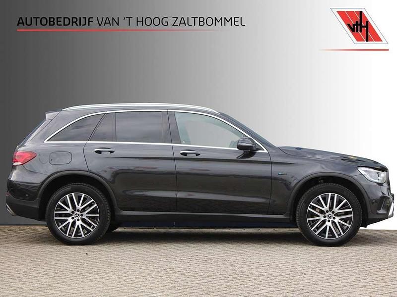 Grijs Gebruikt 2021 Mercedes GLC300e SUV | € 37.900 (Eerlijke prijs) - Afbeelding 1/4