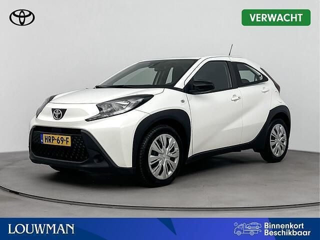 Wit Gebruikt 2023 Toyota Aygo Luxury Hatchback | € 17.945 (Eerlijke prijs) - Afbeelding 1/3