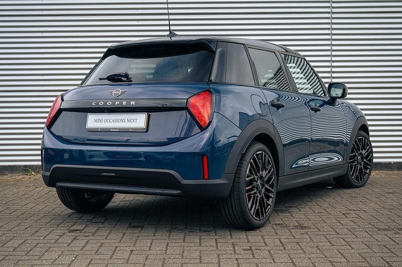 Occasion Mini Cooper Favoured 156 PK (114 kW) 2025 Blauw Hatchback