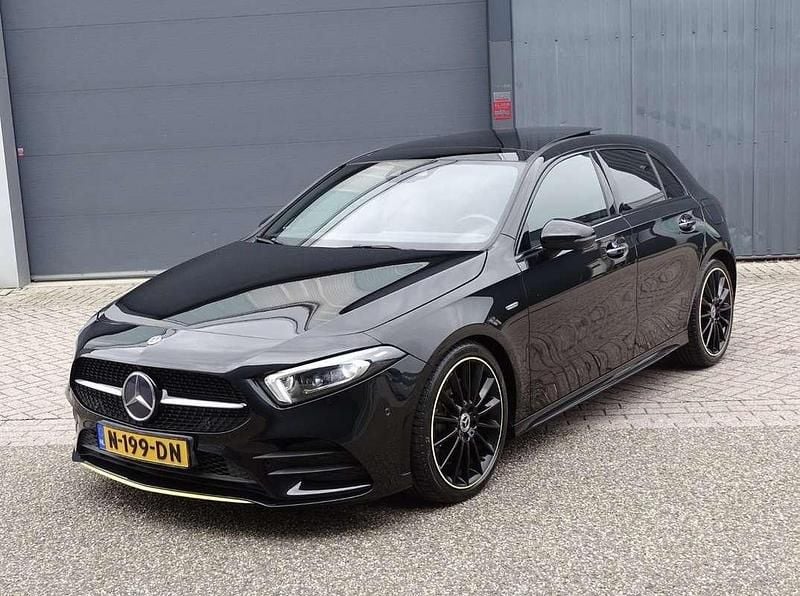 Zwart Occasion 2018 Mercedes A250 AMG Stationwagen | € 28.000 (Eerlijke prijs) - Afbeelding 1/4