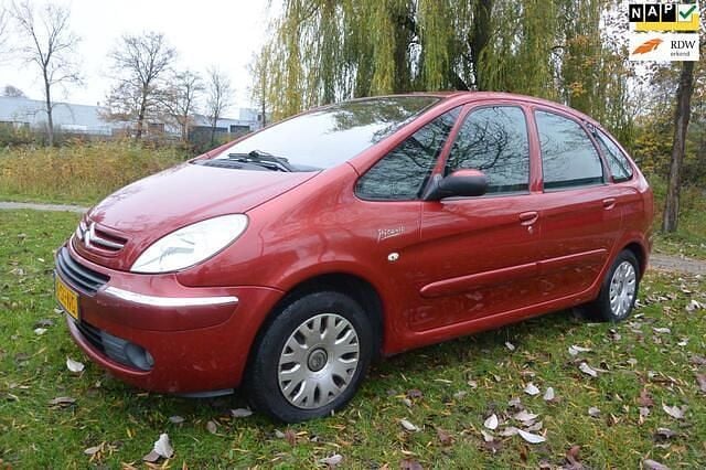 Rood Gebruikt 2006 Citroën Xsara Picasso Attraction MPV | € 999 (Goede deal) - Afbeelding 1/3