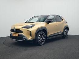Brass gold (licht goud metallic) Gebruikt 2022 Toyota Yaris Executive SUV | € 27.980 - Afbeelding 1/4