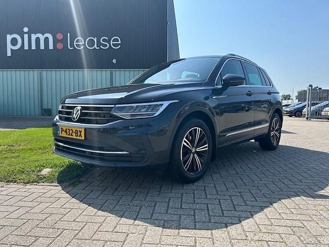 Grijs Gebruikt 2021 VW Tiguan Elegance SUV | € 22.295 (Super prijs) - Afbeelding 1/4