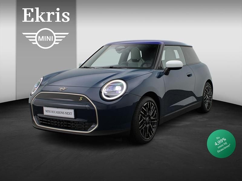 Blauw Occasion 2025 Mini Cooper SE Favoured Hatchback | € 38.900 (Eerlijke prijs) - Afbeelding 1/4
