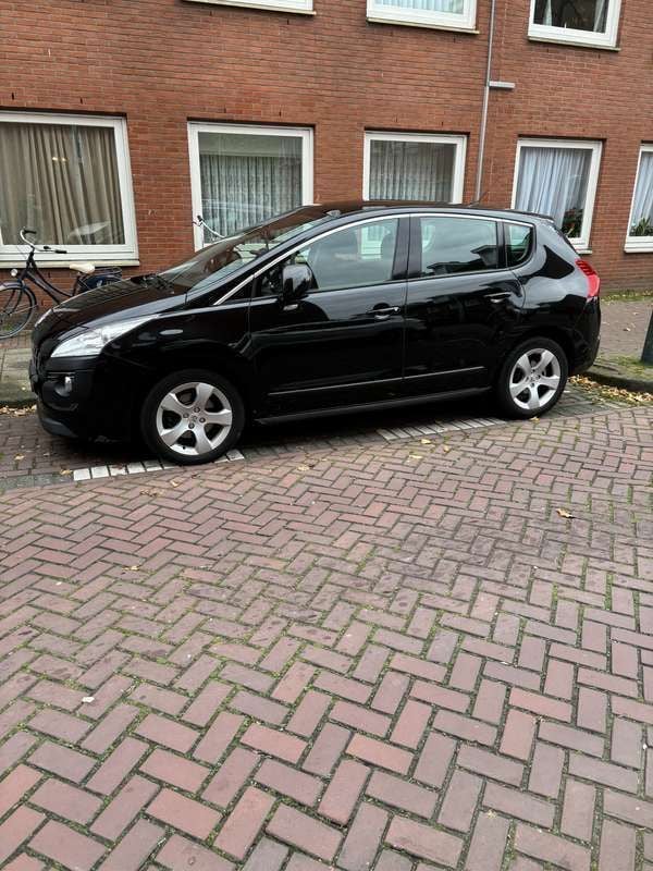 Zwart Gebruikt 2011 Peugeot 3008 MPV | € 6.500 (Iets duurder) - Afbeelding 1/2