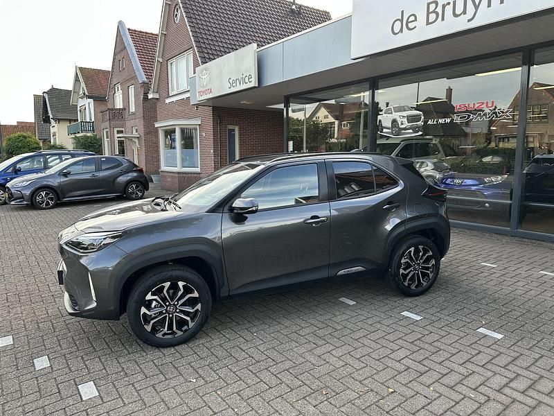 Nieuw Toyota Yaris Cross Executive 116 PK (85 kW) 2025 Grijs SUV