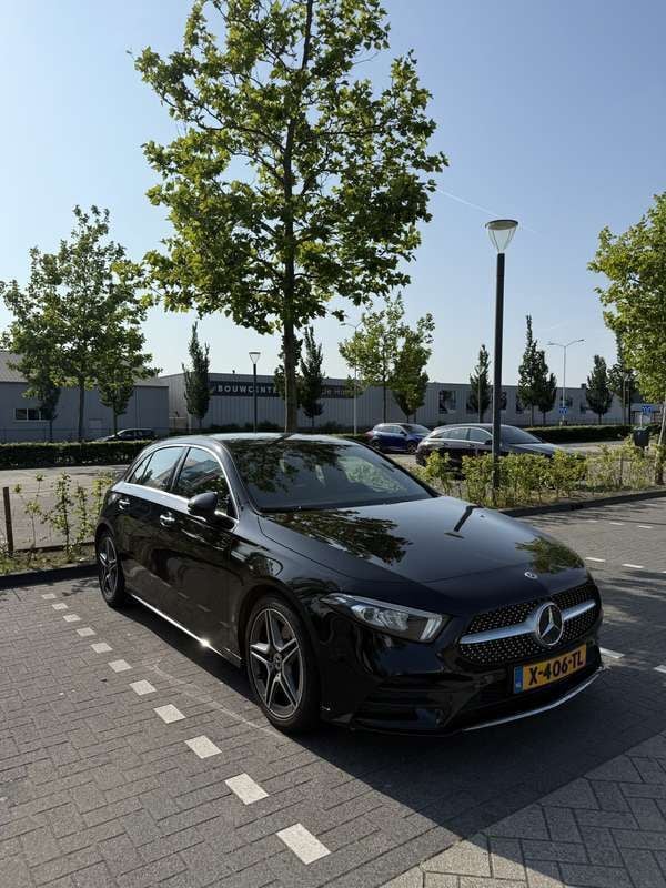Grijs Gebruikt 2021 Mercedes A200 AMG Stationwagen | € 28.500 (Eerlijke prijs) - Afbeelding 1/4