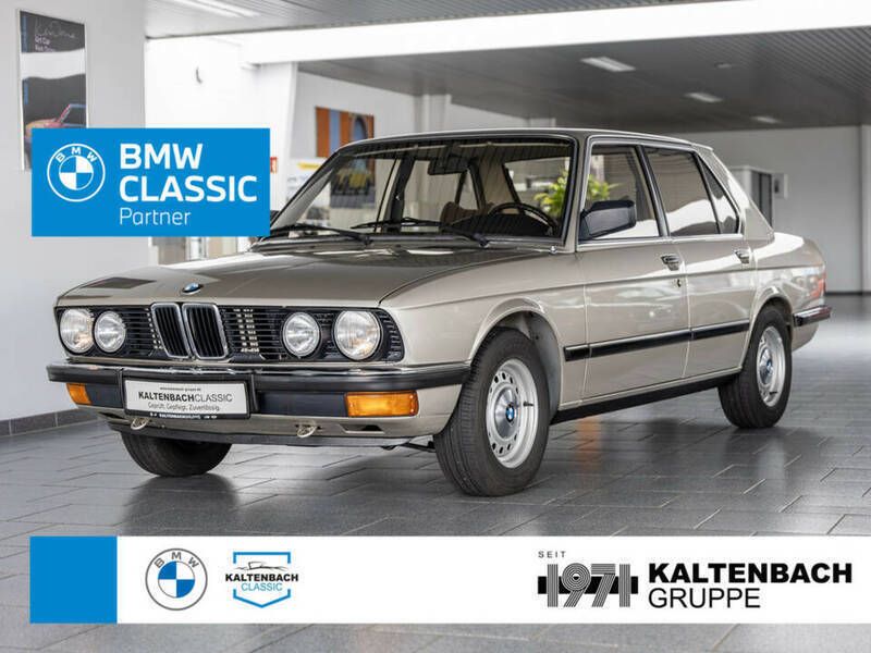 Beigebronzitbeige / metallic Gebruikt 1984 BMW 520 Comfort Edition Sedan | € 18.890 - Afbeelding 1/4