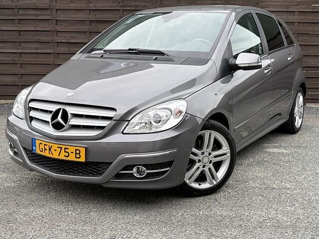 Grijs Gebruikt 2010 Mercedes B200 MPV | € 8.950 (Duur) - Afbeelding 1/4