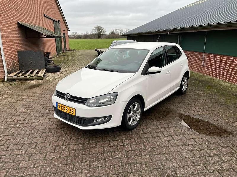 Wit Gebruikt 2012 VW Polo Hatchback | € 5.795 (Eerlijke prijs) - Afbeelding 1/4