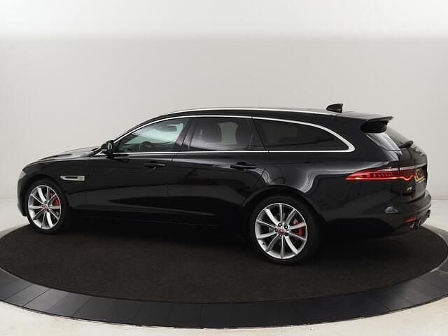 Zwart Gebruikt 2018 Jaguar XF Portfolio Sedan | € 23.900 - Afbeelding 1/4