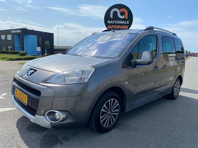 Grijs Gebruikt 2010 Peugeot Partner Tepee MPV | € 3.750 - Afbeelding 1/4