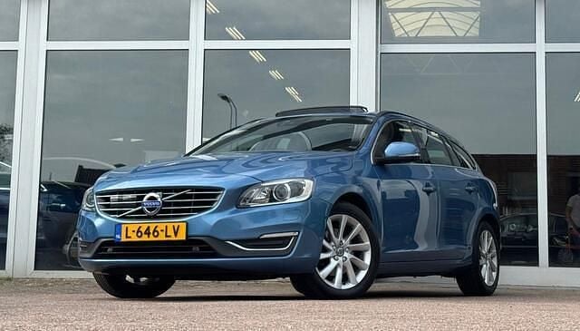 Blauw, metallic lak Gebruikt 2017 Volvo V60 Summum Stationwagen | € 13.494 (Eerlijke prijs) - Afbeelding 1/3