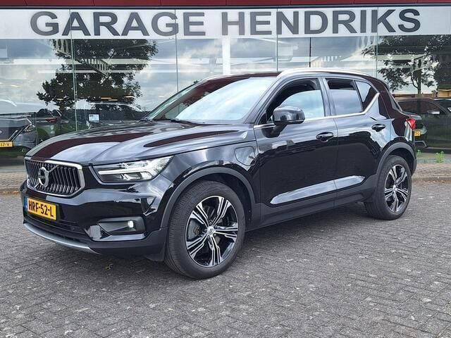 Zwart Gebruikt 2021 Volvo XC40 Inscription SUV | € 32.345 (Goede deal) - Afbeelding 1/4