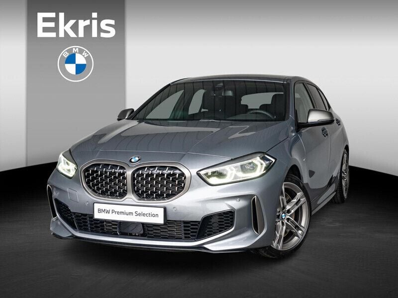 Grijs Gebruikt 2024 BMW M135 M Sport Hatchback | € 52.950 (Duur) - Afbeelding 1/4