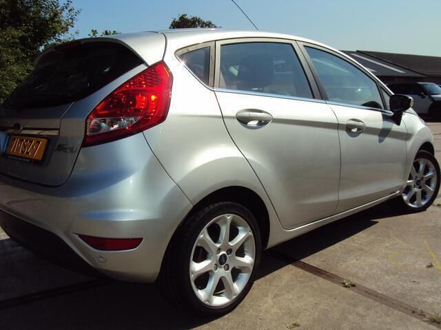Grijs Gebruikt 2012 Ford Fiesta Titanium Hatchback | € 3.980 (Eerlijke prijs) - Afbeelding 1/4
