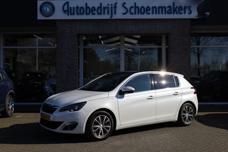 Wit Gebruikt 2017 Peugeot 308 Allure Hatchback | € 11.395 (Eerlijke prijs) - Afbeelding 1/4