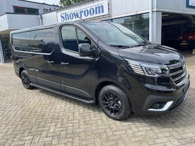 Zwart Nieuw 2024 Renault Trafic Van | € 28.750 (Goede deal) - Afbeelding 1/4
