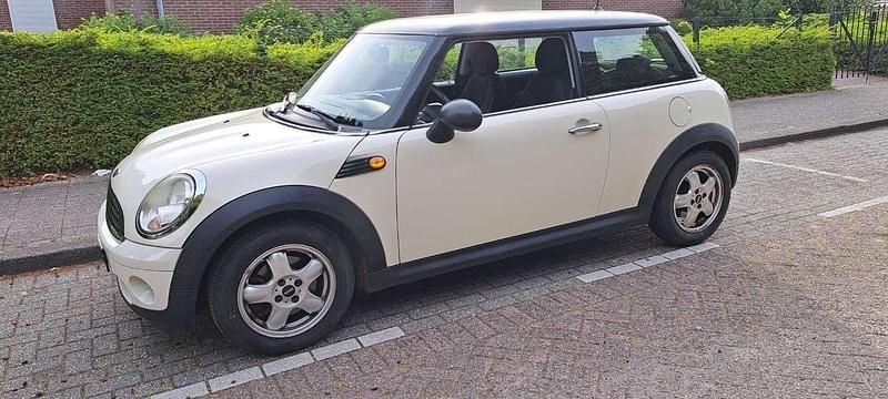 Beige Gebruikt 2009 Mini ONE Hatchback | € 1.850 (Goede deal) - Afbeelding 1/4