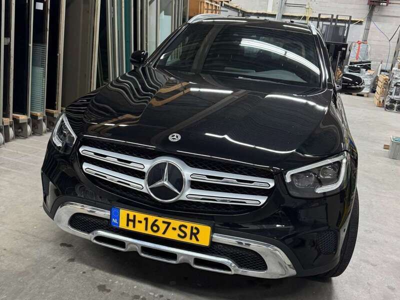 Zwart Gebruikt 2020 Mercedes GLC300 Premium SUV | € 48.500 (Duur) - Afbeelding 1/4