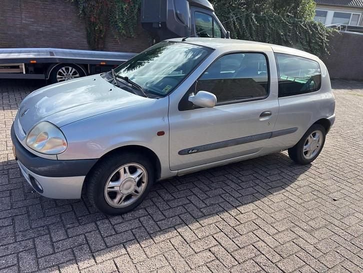 Gebruikt 2001 Renault Clio II | € 749 (Goede deal) - Afbeelding 1/1