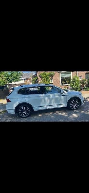 Wit Gebruikt 2022 VW Tiguan R-line SUV | € 40.000 - Afbeelding 1/4