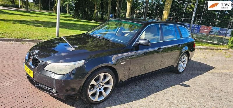 Zwart Gebruikt 2004 BMW 535 Executive Stationwagen | € 3.999 - Afbeelding 1/4