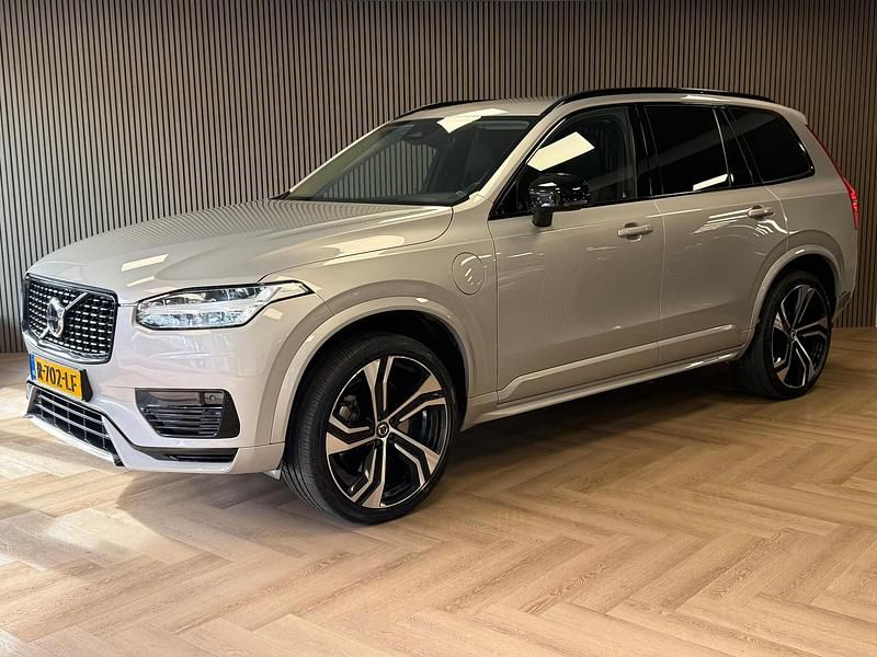 Grijs Gebruikt 2022 Volvo XC90 Plus SUV | € 52.995 (Eerlijke prijs) - Afbeelding 1/4