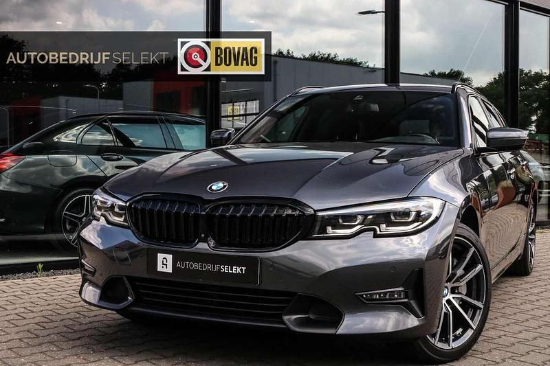 Grijs Gebruikt 2022 BMW 330e Stationwagen | € 29.900 (Eerlijke prijs) - Afbeelding 1/4