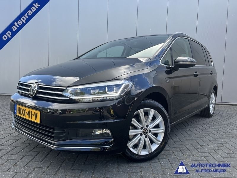 Zwart Gebruikt 2024 VW Touran Highline MPV | € 42.950 (Duur) - Afbeelding 1/4