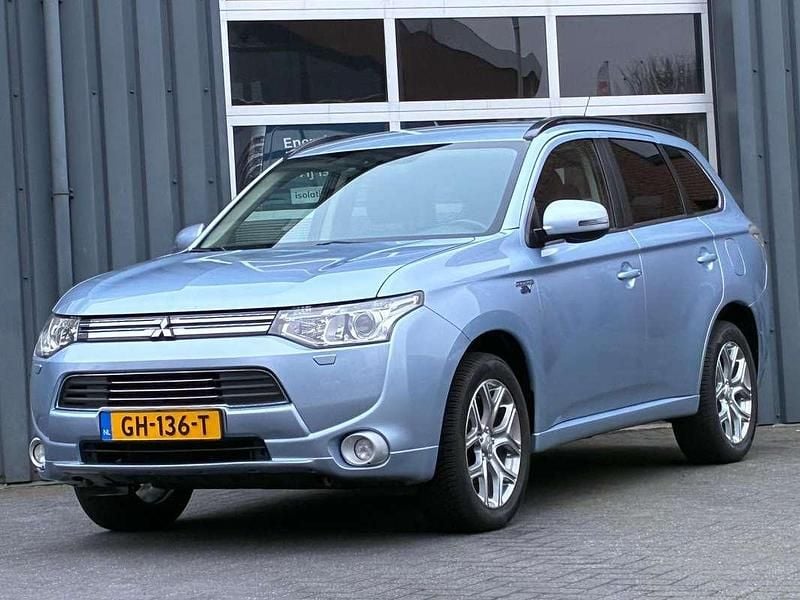 Blauw Gebruikt 2015 Mitsubishi Outlander P-HEV Edition SUV | € 12.950 (Super prijs) - Afbeelding 1/4