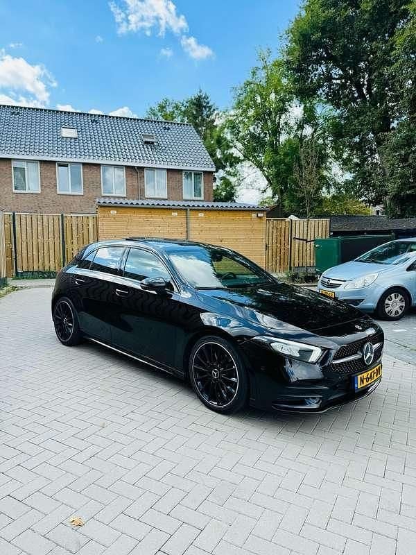 Zwart Gebruikt 2018 Mercedes A250 AMG Line Premium Plus Hatchback | € 20.995 (Goede deal) - Afbeelding 1/4