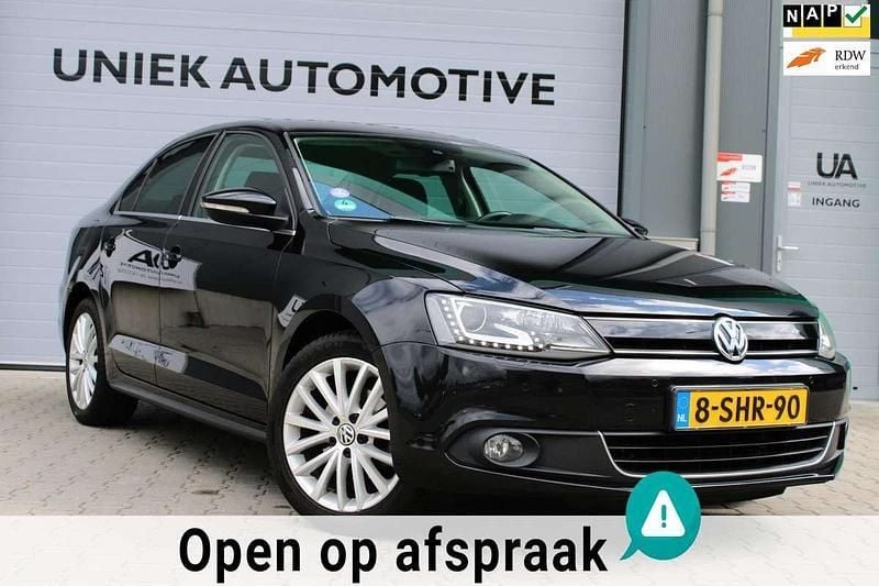 Zwart Gebruikt 2013 VW Jetta Hybrid Highline Sedan | € 7.495 (Goede deal) - Afbeelding 1/4