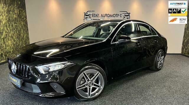 Zwart Gebruikt 2020 Mercedes A200 Premium Plus Sedan | € 27.685 (Eerlijke prijs) - Afbeelding 1/4