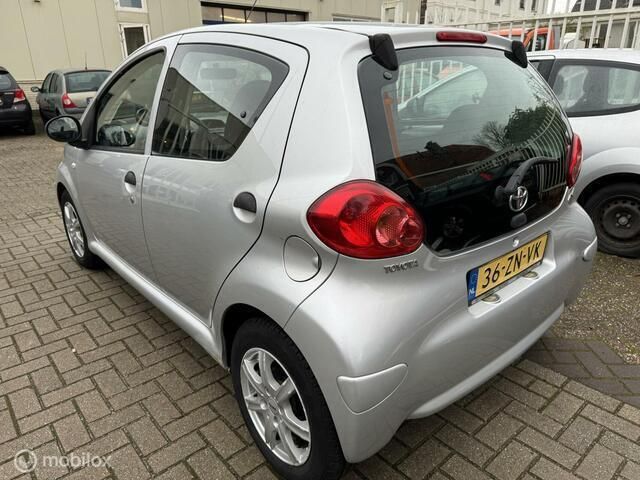 Grijs Gebruikt 2008 Toyota Aygo Hatchback | € 2.250 (Iets duurder) - Afbeelding 1/4