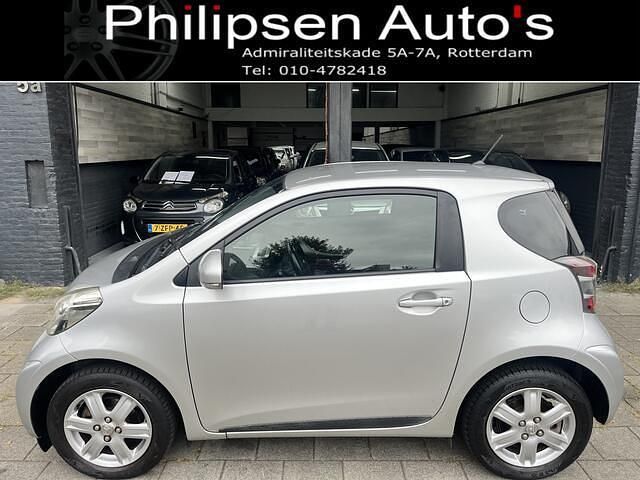 Grijs Gebruikt 2010 Toyota iQ Comfort Hatchback | € 5.250 (Eerlijke prijs) - Afbeelding 1/4