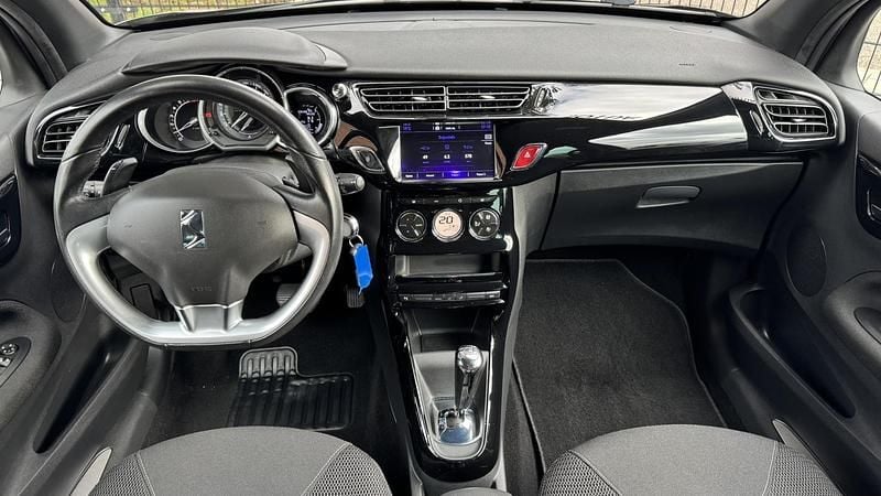 Occasion DS Automobiles DS3 So Chic 82 PK (60 kW) 2015 Grijs, metallic lak Hatchback