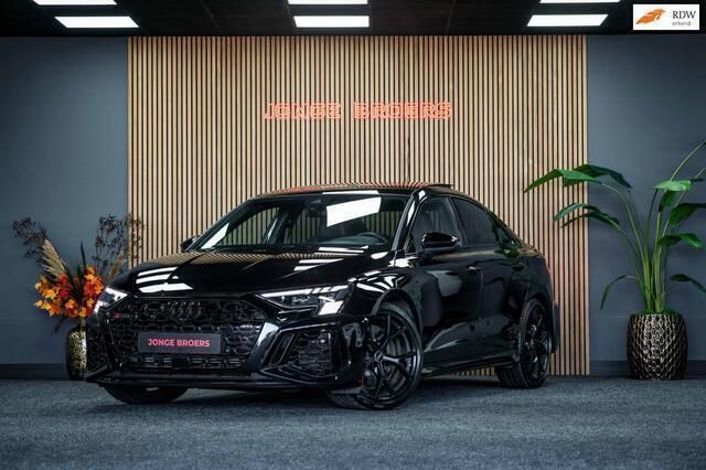 Zwart Gebruikt 2021 Audi RS3 S-Line Hatchback | € 62.950 (Iets duurder) - Afbeelding 1/4